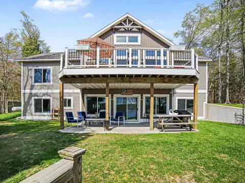 5203 W Bald Eagle Dr, Ludington, MI 49431