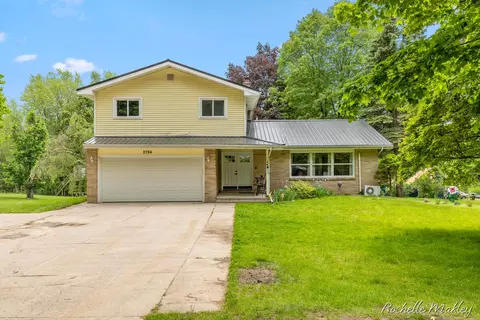 2784 Hillcrest Dr, Ionia, MI 48846