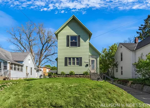935 Baraga St NE, Grand Rapids, MI 49503