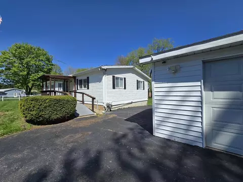69617 Eisenhower Rd, Sturgis, MI 49091