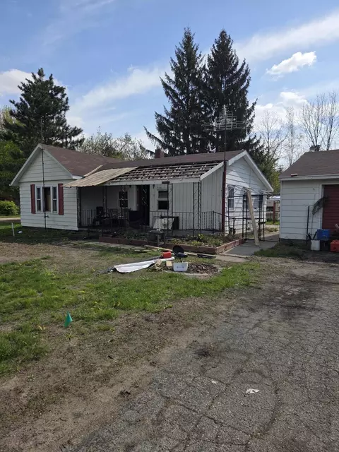 211 S Pine St, Sheridan, MI 48884