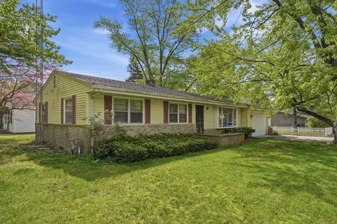 1551 Pontiac Rd, Benton Harbor, MI 49022