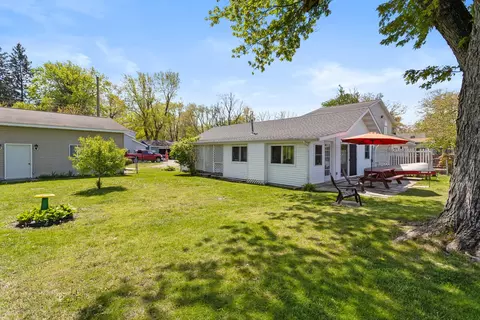Exterior - 11334 E Shore Dr, Delton, MI 49046 photo 4 of 5