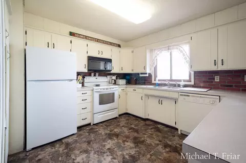 Kitchen - 3668 Sunny Dr, Sears, MI 49679 photo 2 of 5