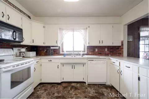 Kitchen - 3668 Sunny Dr, Sears, MI 49679 photo 3 of 5