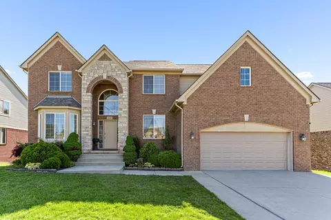 6960 Norway Dr, Troy, MI 48085