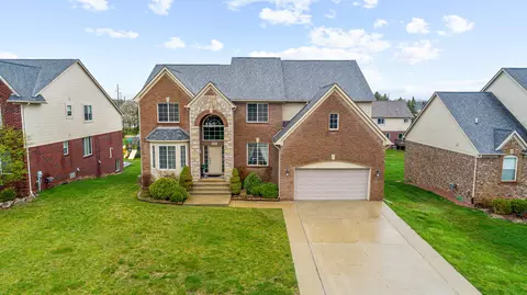 6960 Norway Dr, Troy, MI 48085