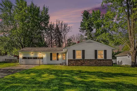 5699 Lamplighter Ln, Kalamazoo, MI 49009
