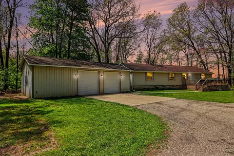 52800 Boone Rd, Three Rivers, MI 49093