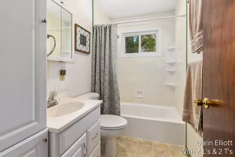 Bath - 747 Root St, Belding, MI 48809 photo 1 of 1