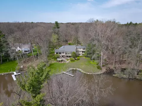 2050 Steketee Woods Ln SE, Grand Rapids, MI 49546