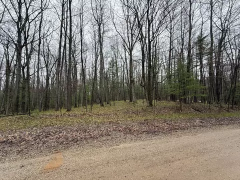 8278 Highland Trl, Stanwood, MI 49346