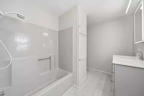 Bath - 2718 Page Ave, Jackson, MI 49203 photo 2 of 2