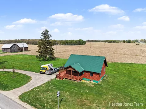 8038 N Greenville Rd, Lakeview, MI 48850
