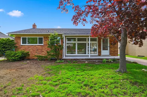 16608 Windermere Cir, Southgate, MI 48195