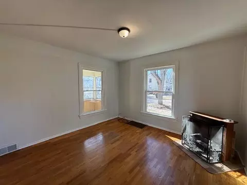 Living - 141 Bates St, Jackson, MI 49202 photo 2 of 8