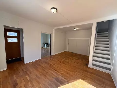 Living - 141 Bates St, Jackson, MI 49202 photo 4 of 8