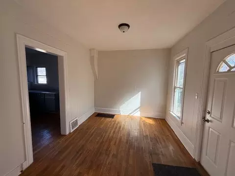 Living - 141 Bates St, Jackson, MI 49202 photo 7 of 8