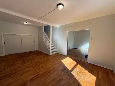 Living - 141 Bates St, Jackson, MI 49202 photo 3 of 8