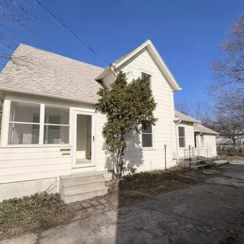 Exterior - 141 Bates St, Jackson, MI 49202 photo 3 of 4