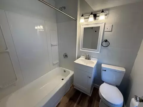 Bath - 141 Bates St, Jackson, MI 49202 photo 1 of 1