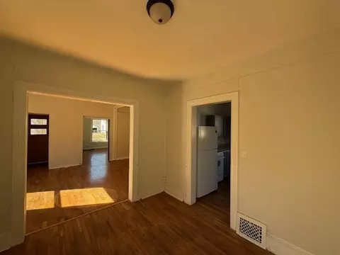 Living - 141 Bates St, Jackson, MI 49202 photo 6 of 8