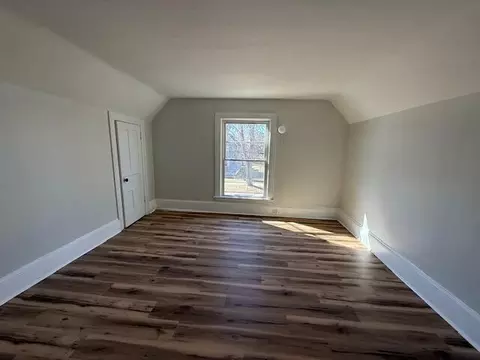 Bedroom - 141 Bates St, Jackson, MI 49202 photo 2 of 3