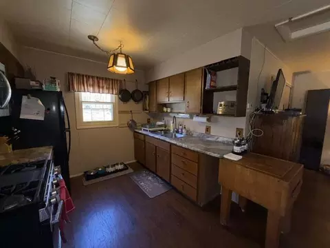 Kitchen - 9826 S Orchid Ave, Baldwin, MI 49304 photo 2 of 3