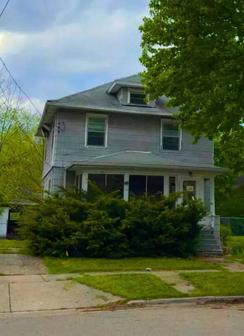 1232 Maple Ave, Jackson, MI 49203