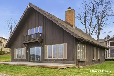 6390 Lakeshore Dr, Saranac, MI 48881