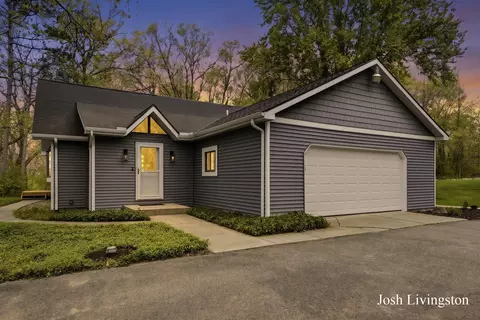1551 Sargent Ave SE, Ada, MI 49301