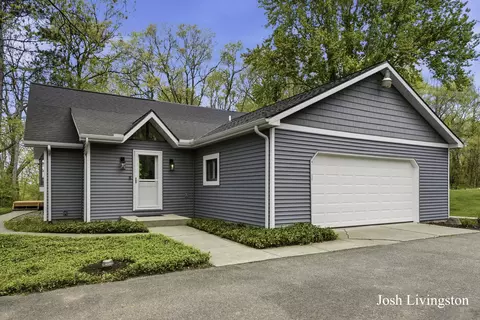 1551 Sargent Ave SE, Ada, MI 49301