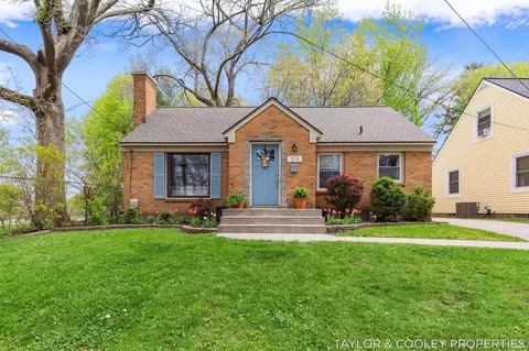 1518 Gladstone Dr SE, Grand Rapids, MI 49506