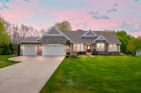 5730 Summerset Woods Dr, Alto, MI 49302
