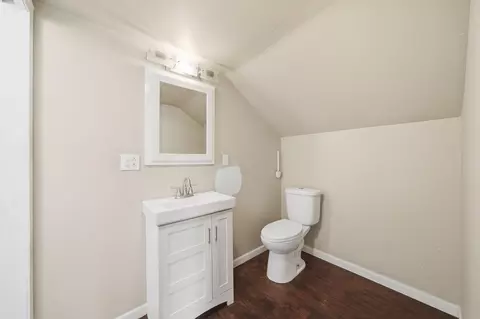 Bath - 407 Hinckley Blvd, Jackson, MI 49203 photo 2 of 2