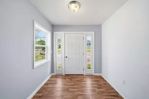 Entry Way - 407 Hinckley Blvd, Jackson, MI 49203 photo 1 of 5