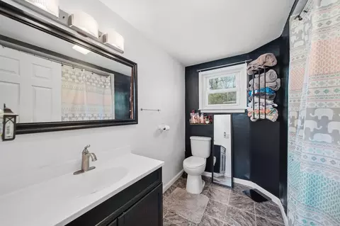 Bath - 407 Hinckley Blvd, Jackson, MI 49203 photo 1 of 2