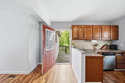 Entry Way - 407 Hinckley Blvd, Jackson, MI 49203 photo 4 of 5