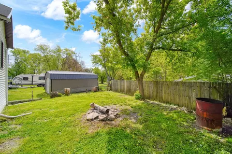 Exterior - 407 Hinckley Blvd, Jackson, MI 49203 photo 4 of 8