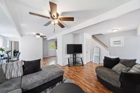 Living - 407 Hinckley Blvd, Jackson, MI 49203 photo 1 of 2