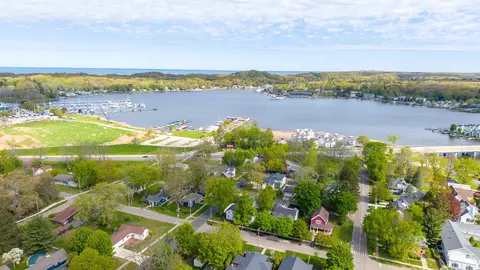 View/Area - 118 S Spring St, Douglas, MI 49406 photo 4 of 8