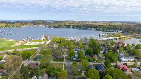 View/Area - 118 S Spring St, Douglas, MI 49406 photo 5 of 8