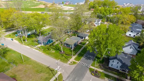View/Area - 118 S Spring St, Douglas, MI 49406 photo 2 of 8