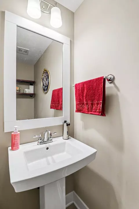 Bath - 1507 Wellman Rd, Dewitt, MI 48820 photo 3 of 4