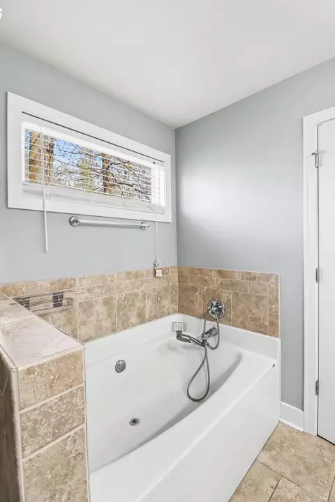 Bath - 1507 Wellman Rd, Dewitt, MI 48820 photo 4 of 4