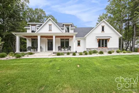7027 Pebble Ln, Fennville, MI 49408