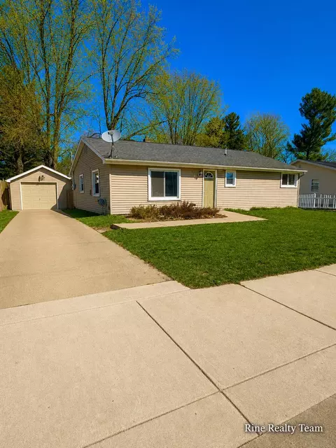 714 Cherry St, Charlotte, MI 48813