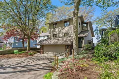 410 N Lakeshore Dr, Holland, MI 49424