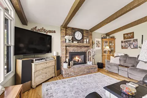 Living - 11820 Killarny Cir, Jerome, MI 49249 photo 2 of 4