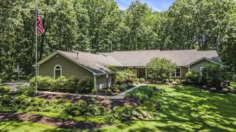 100 Alto Relievo Way, Marshall, MI 49068